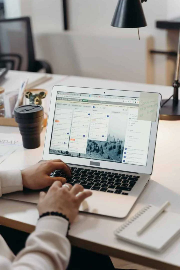 CAFM-Blog.de | Ein Tag im Leben eines Software-Projektmanagers: Zwischen Struktur und Chaos CAFM-Blog.de | A Day in the Life of a Software Project Manager: Between Structure and Chaos